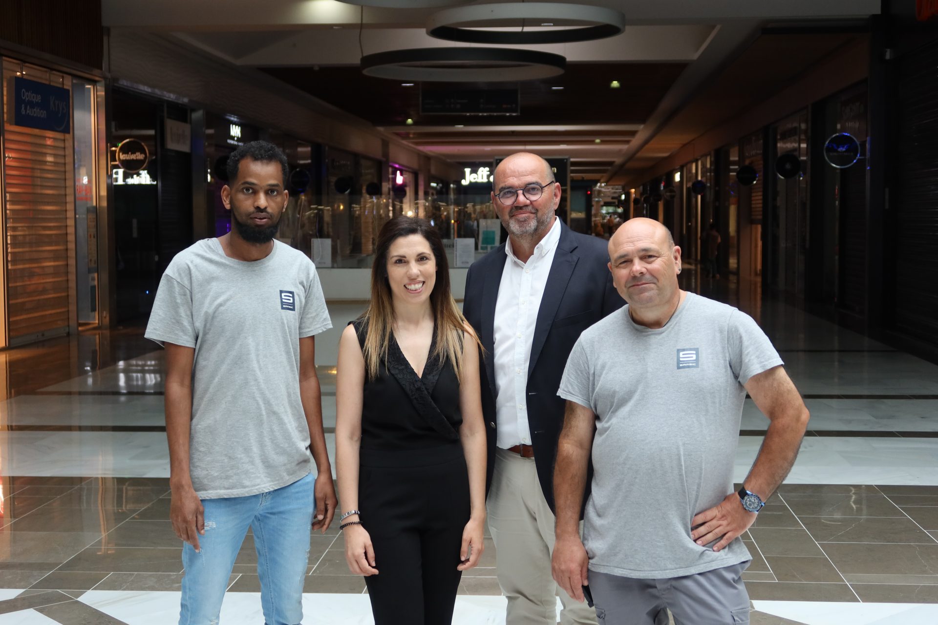 Plongez en coulisses : Le nettoyage minutieux du centre commercial Alma